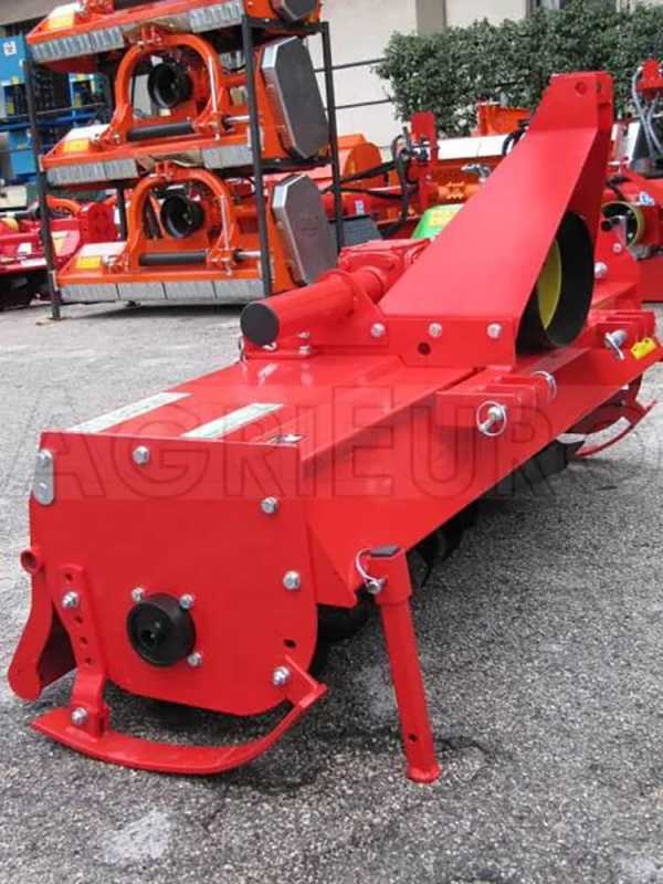 fraise-tracteur-srie-medium-avec-dport-mcanique-agrieuro-ur-168-fraise-rotative-tracteur-agrieuro-ur-168-4328_1_1663941623_IMG_632dbbf70639e.jpg Fraise à tracteur série medium avec déport mécanique Agrieuro UR 168 – Image 1
